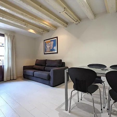 Classbedroom Gothic Ramblas Lägenhet *